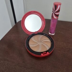 MAC Cosmetics Highlighter and Gloss Set. In Step Right Up & Works Like A Charm